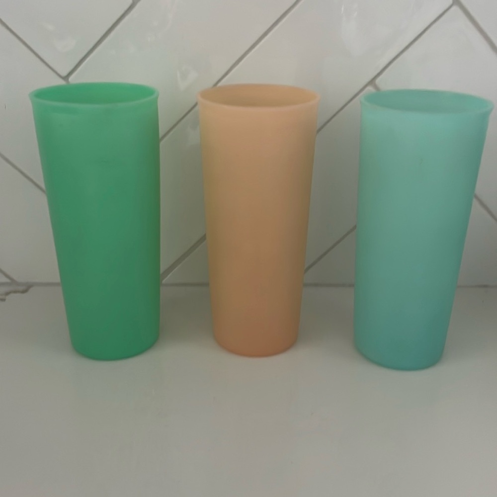 Tupperware tumblers  Set of 3Vintage 107 Tall Pastel Tumblers Plastic Cups